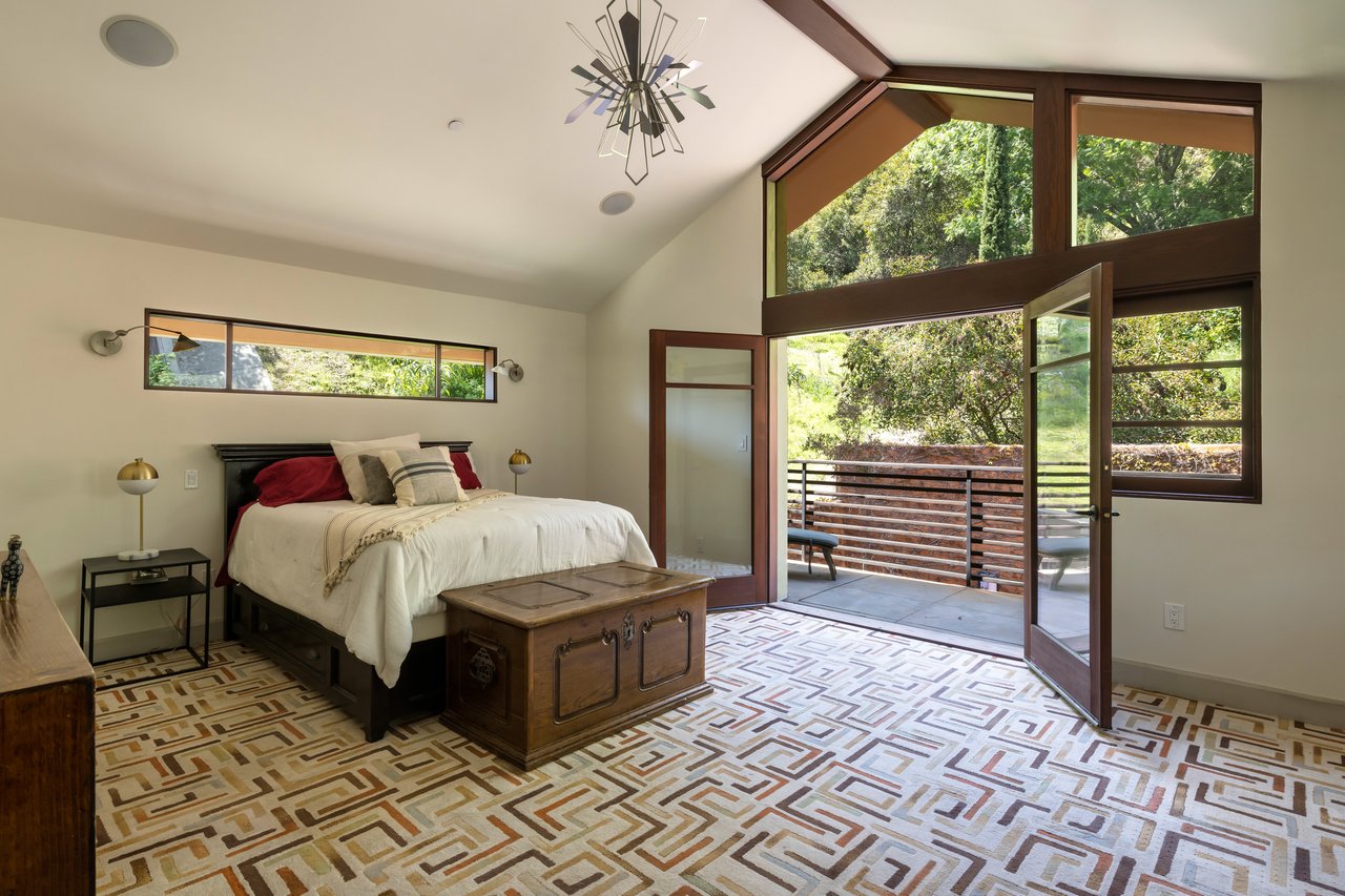 2669 Harlesden Ct, Hollywood Hills