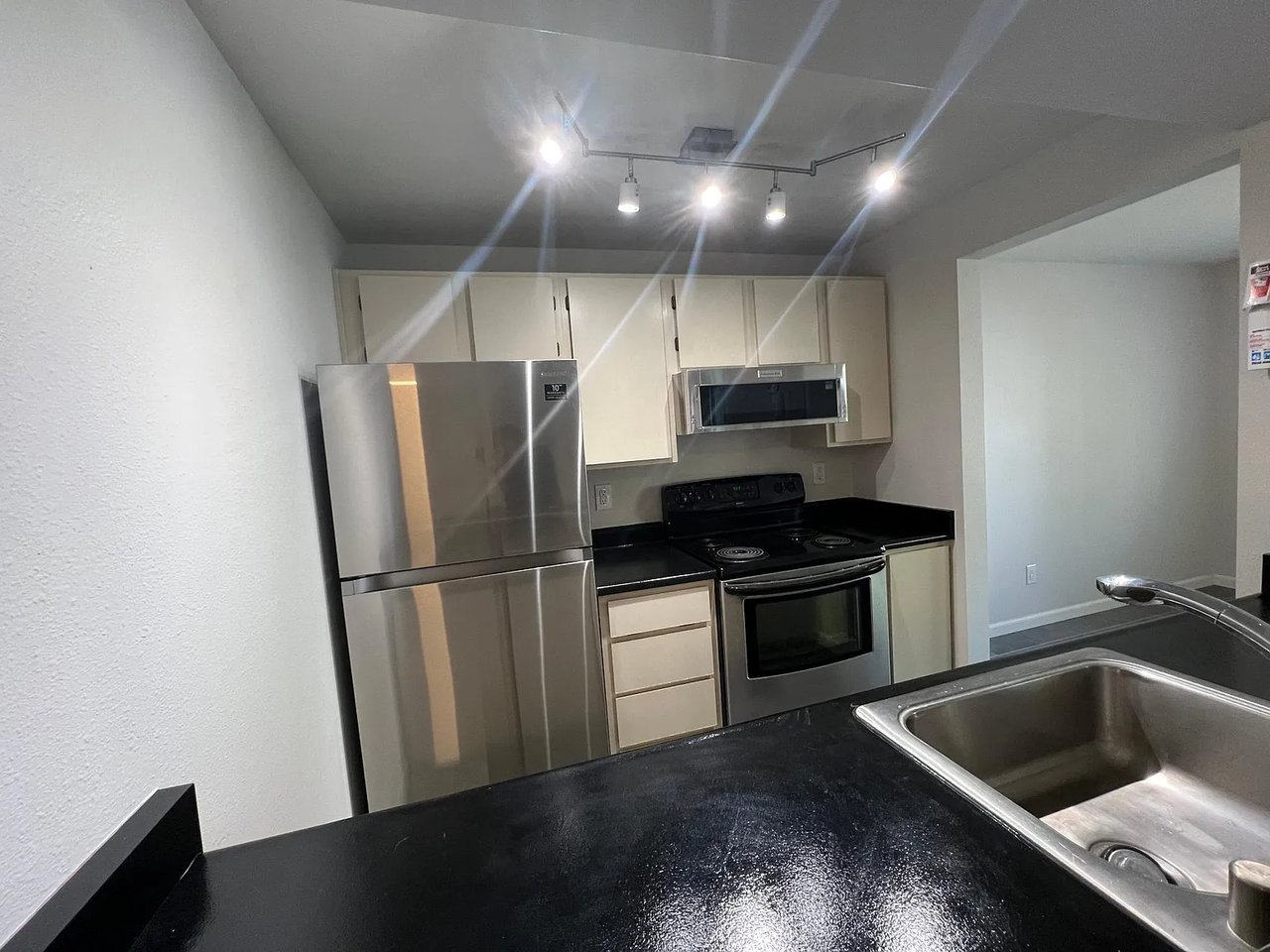 6700 NE 182nd St APT B203