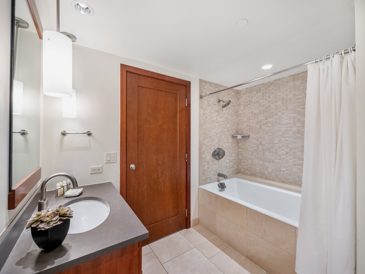 92-104 Waialii Place O505