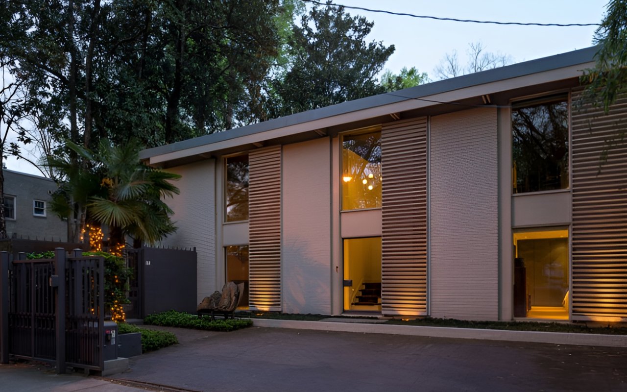 Midtown Home is a Work of Contemporary Art Designed by Noted Architect