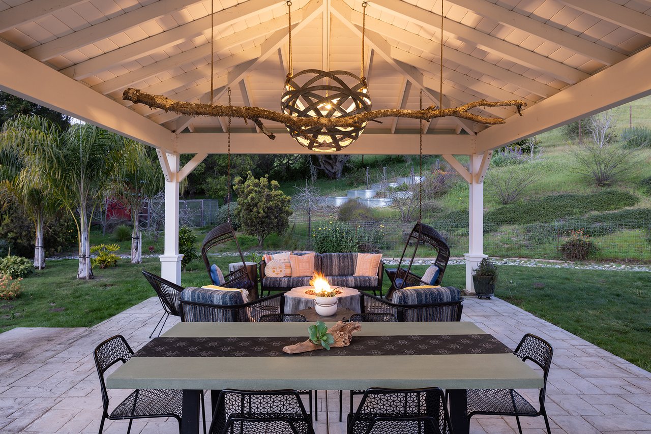 Honey Hill - 365 Race Horse Ln