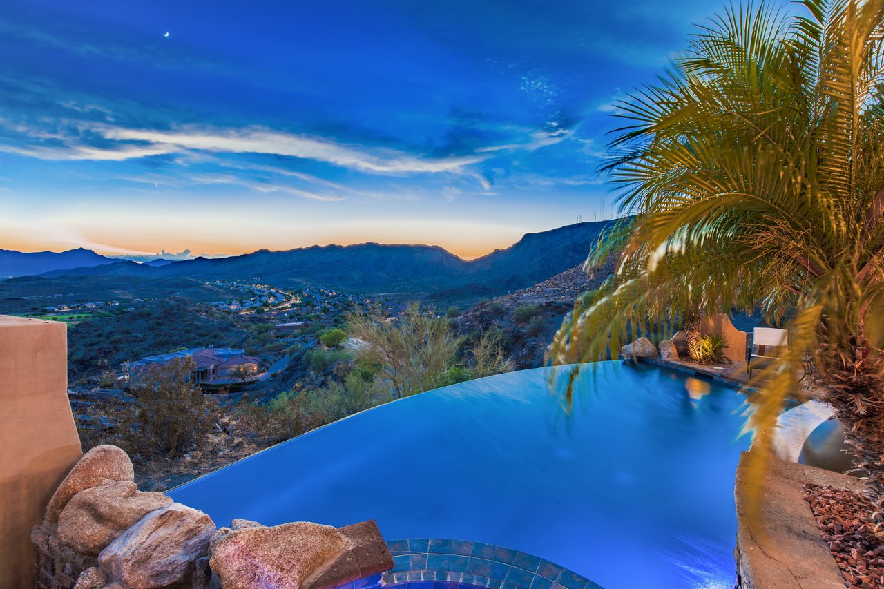 1670 E Desert Willow Dr