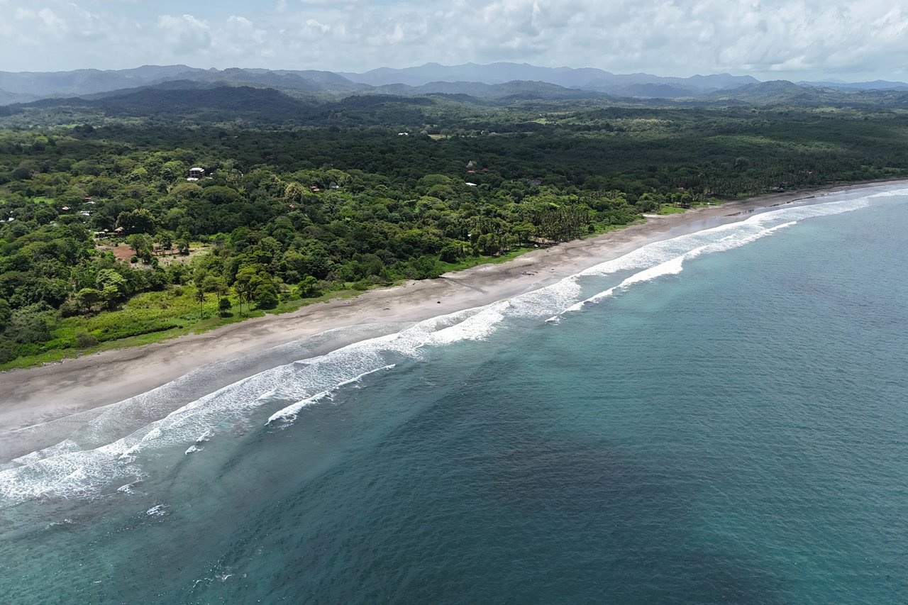 One of a kind Beach Front Parcel in Junquillal Junquillal,