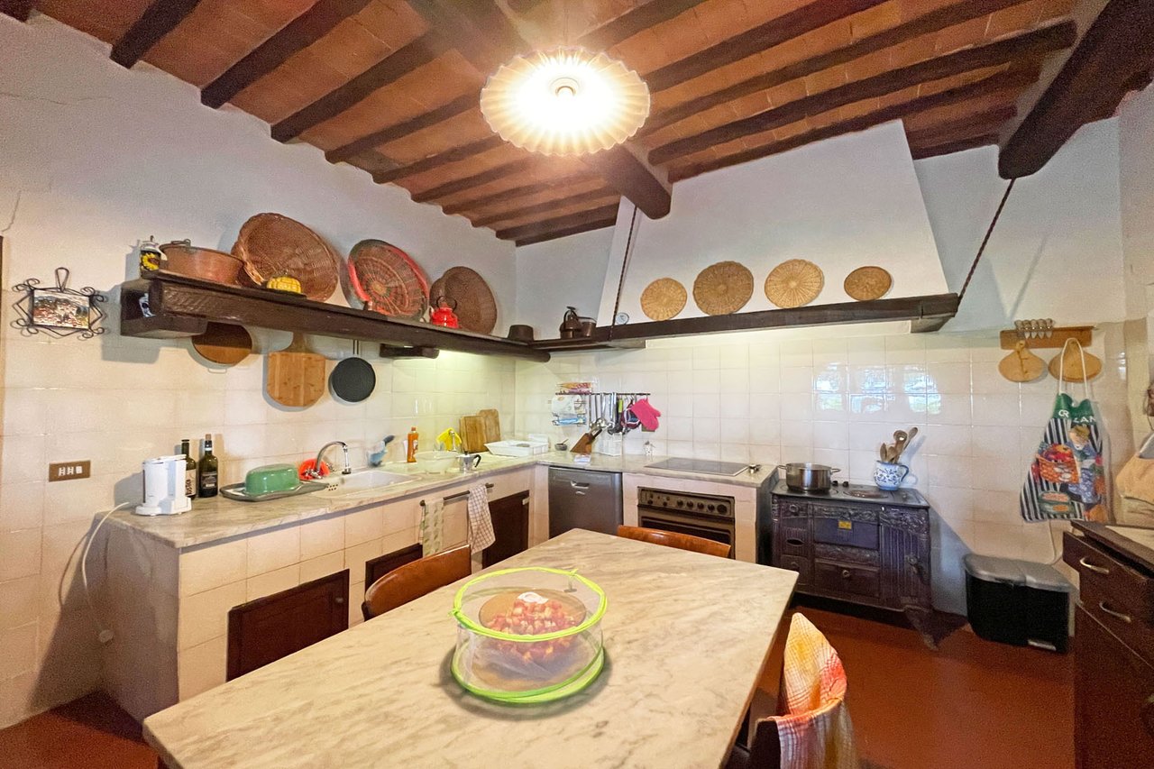 UNA FINESTRA SU PIENZA