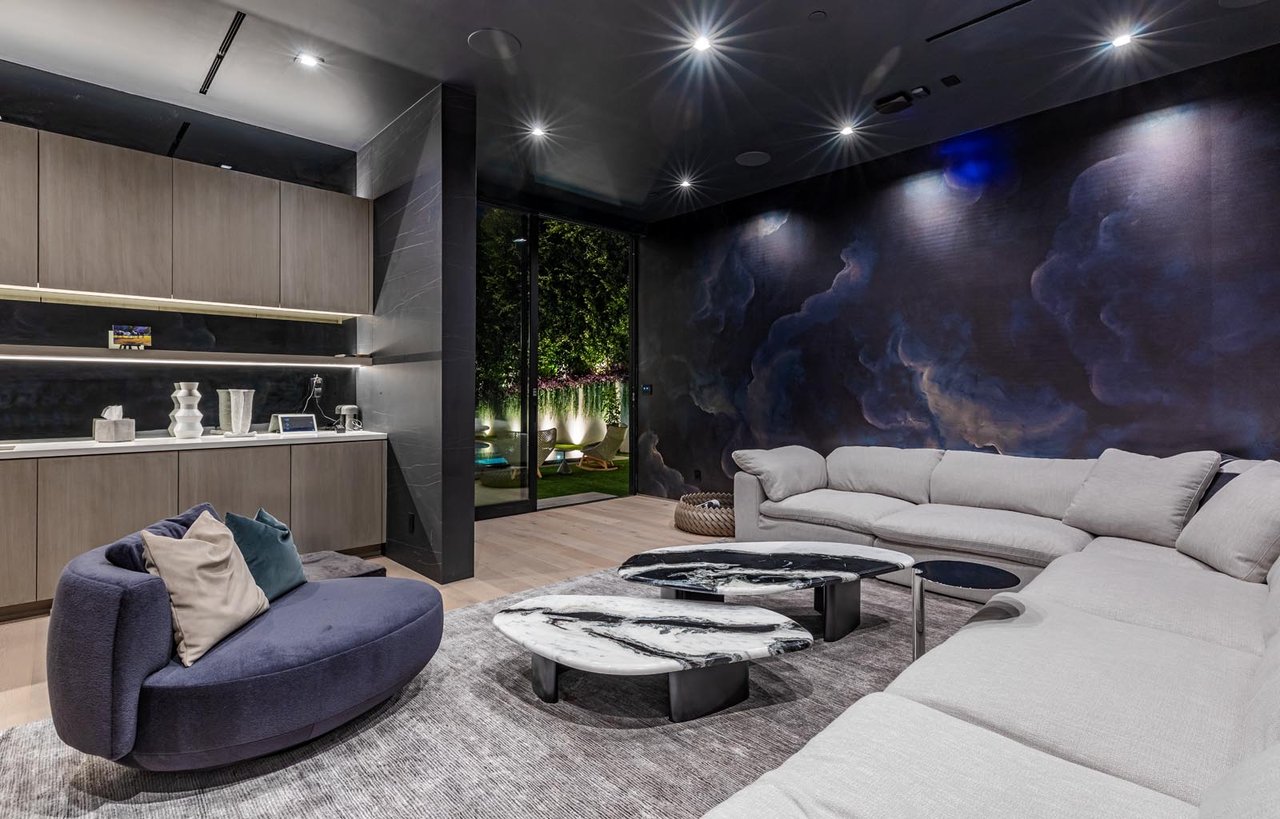 1172 N Doheny