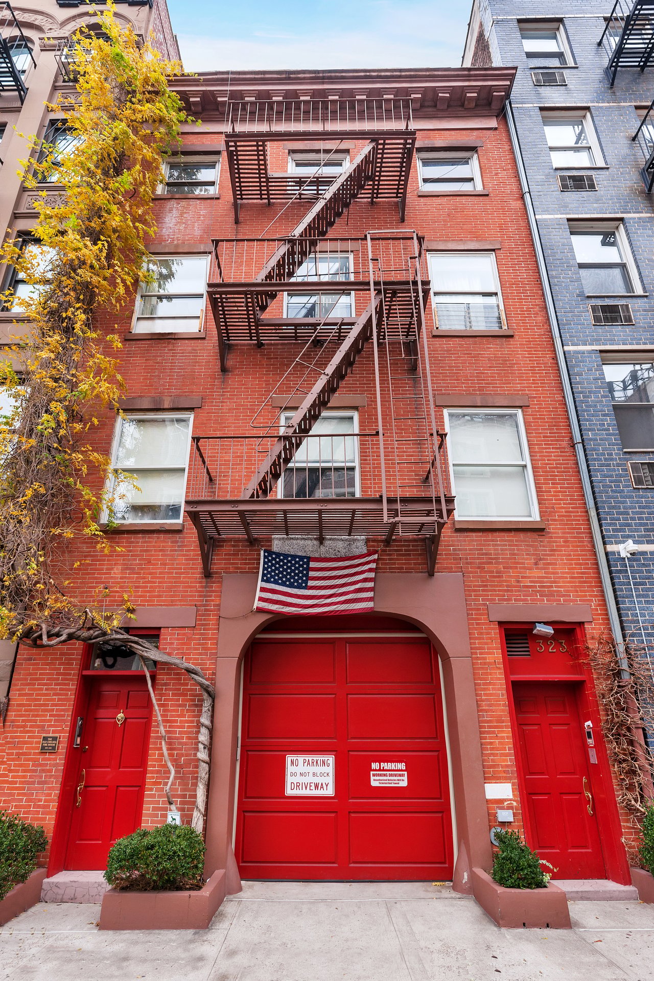 323 W 21st St