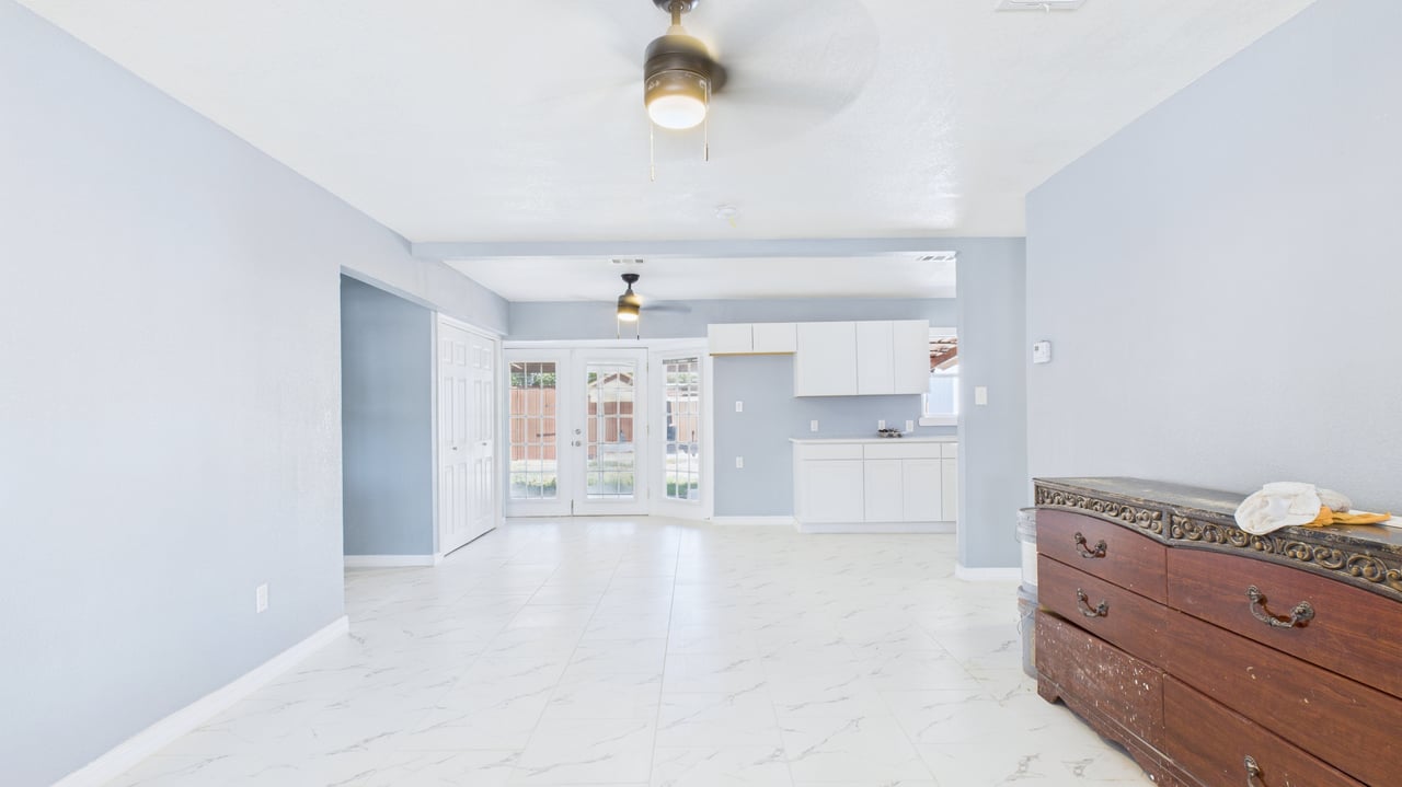 2210 Country Club Dr