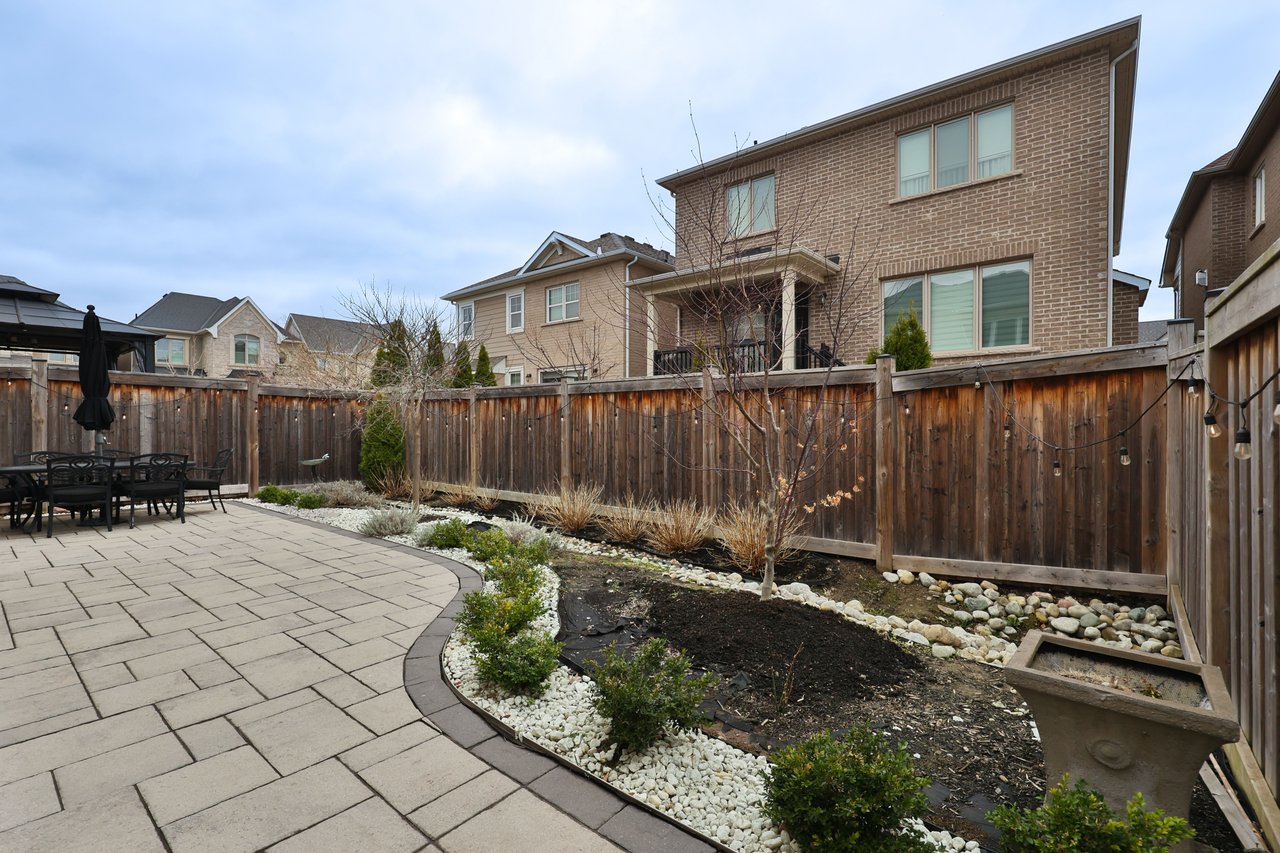3205 Violet Gardens, Oakville