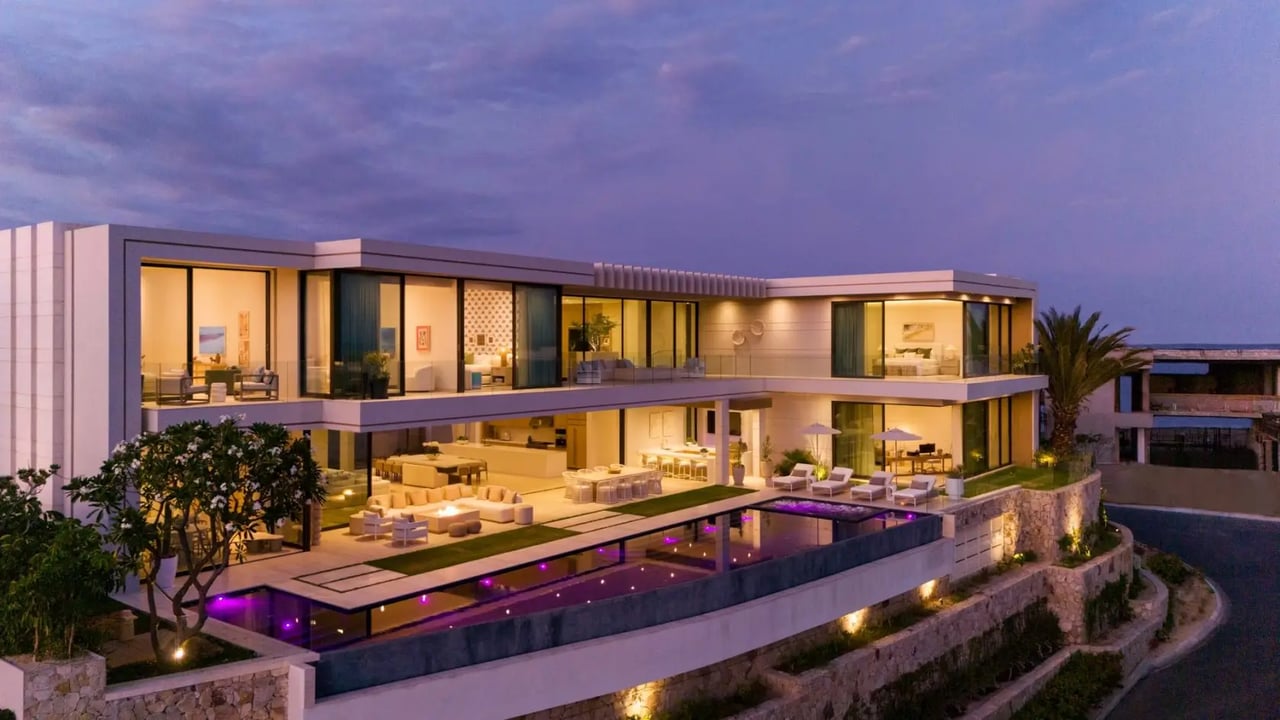 Chileno Bay golf homes compared to beachfront homes for buyers choosing between golf living and coastal ownership