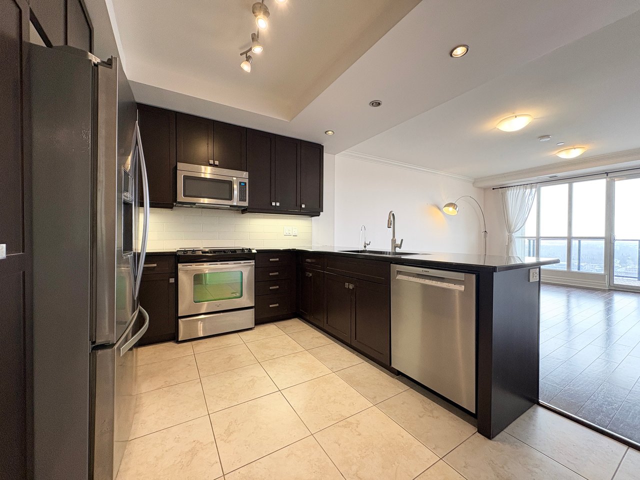 160 Macdonell St W Unit: 1508