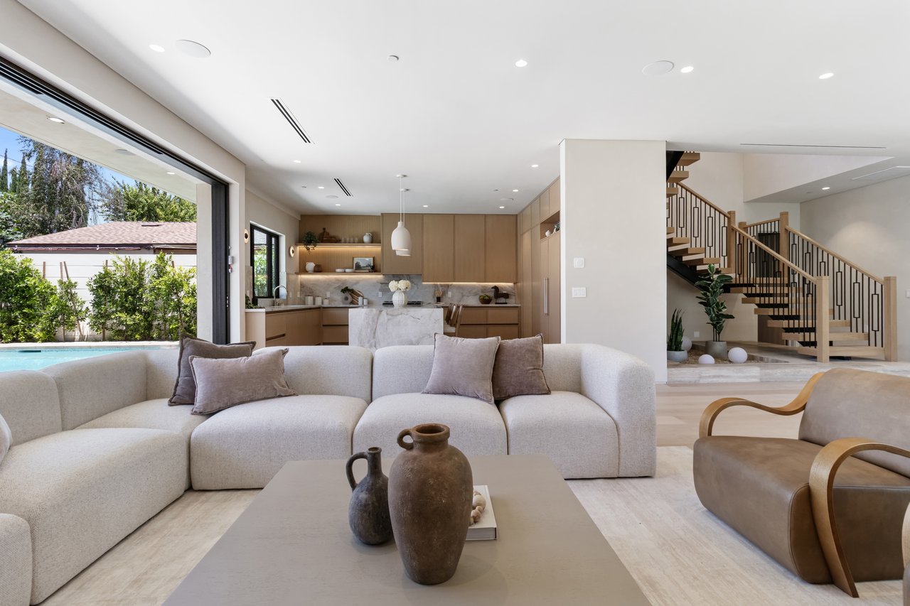 Addison St, 91436