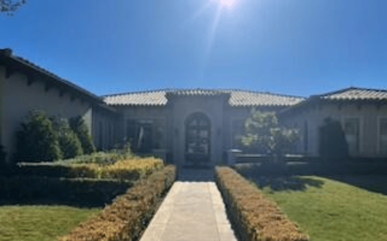 86 Queens Garden Dr