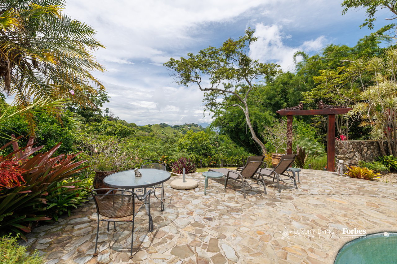 21476 - House: Balinese-Inspired Luxury Home for Sale in Atenas