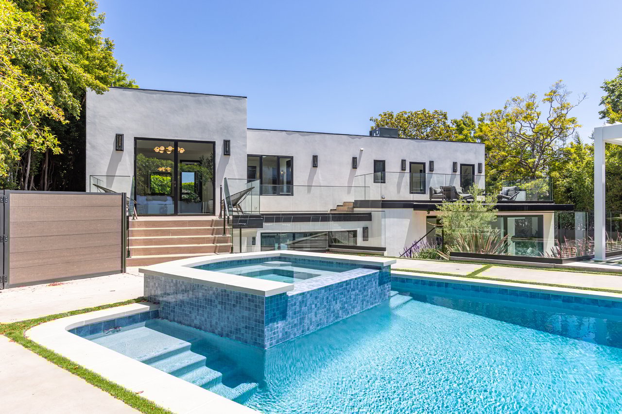 Luxury Gated Villa w/ Pool, Spa & Designer Interiors