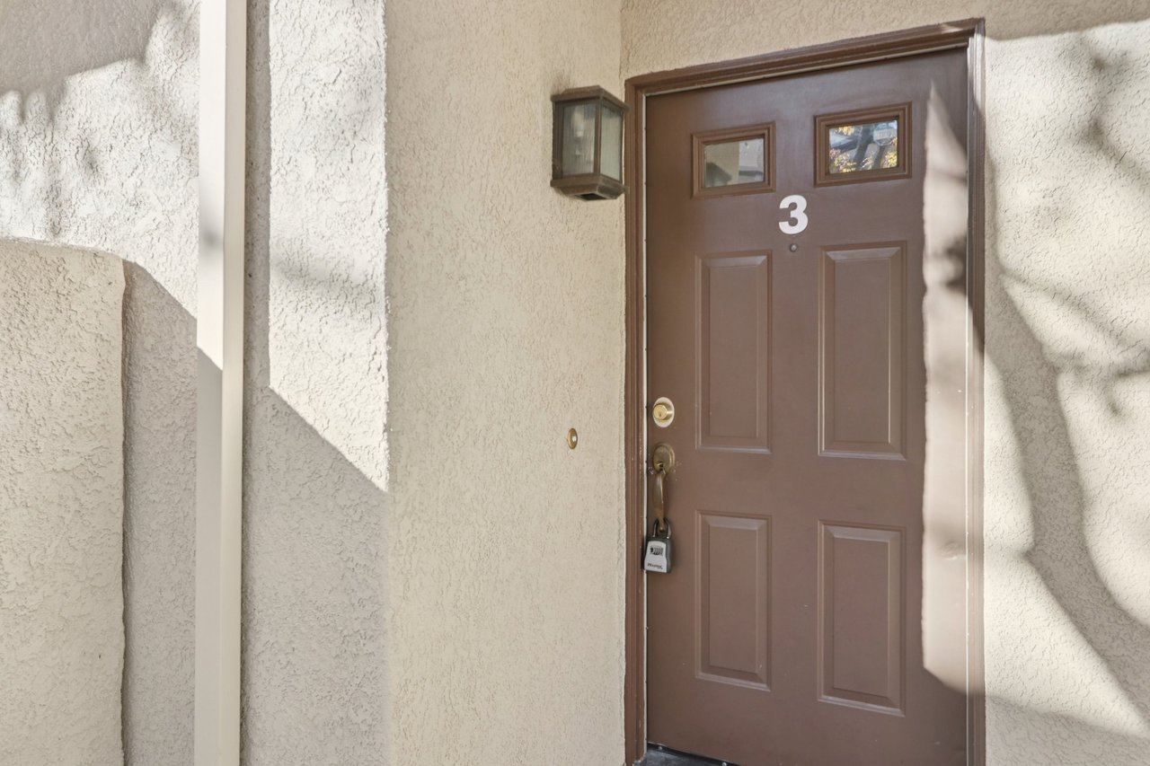 24111 Del Monte Dr, Valencia, CA 91355