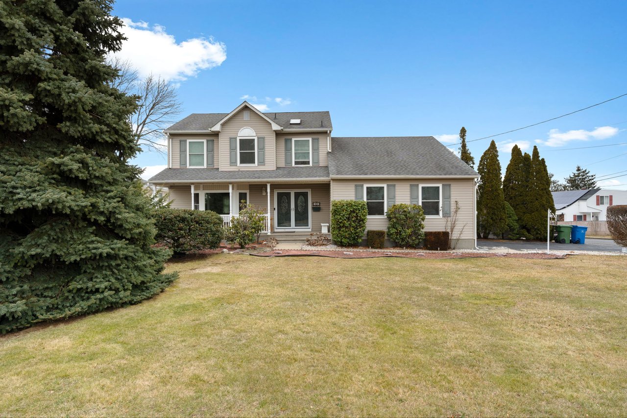 368 S Pine Avenue, Sayreville NJ | Gorgeous Corner Lot Home