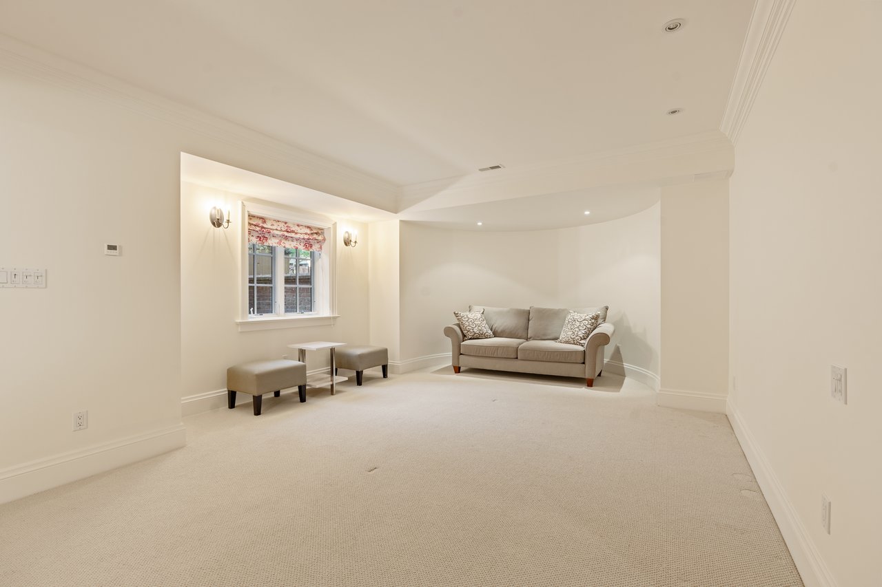 1081 Argyle Drive, Oakville