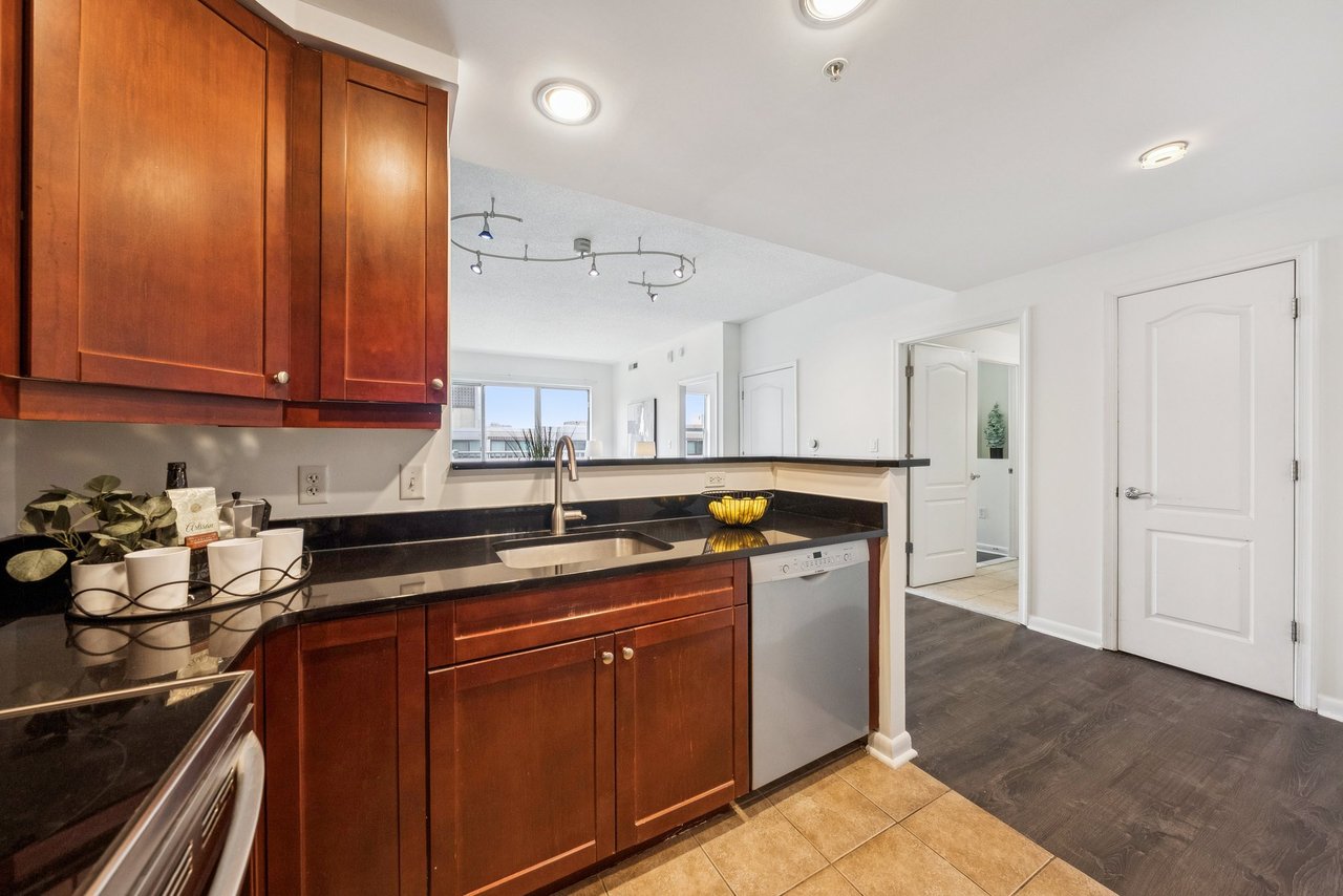 1111 11th St NW