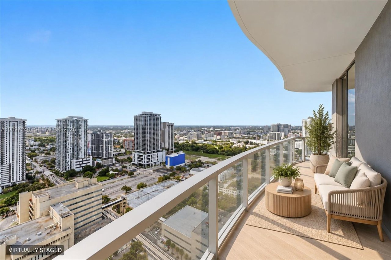 casa-bella-residences-miami-fl-condo-for-sale-living-balcony