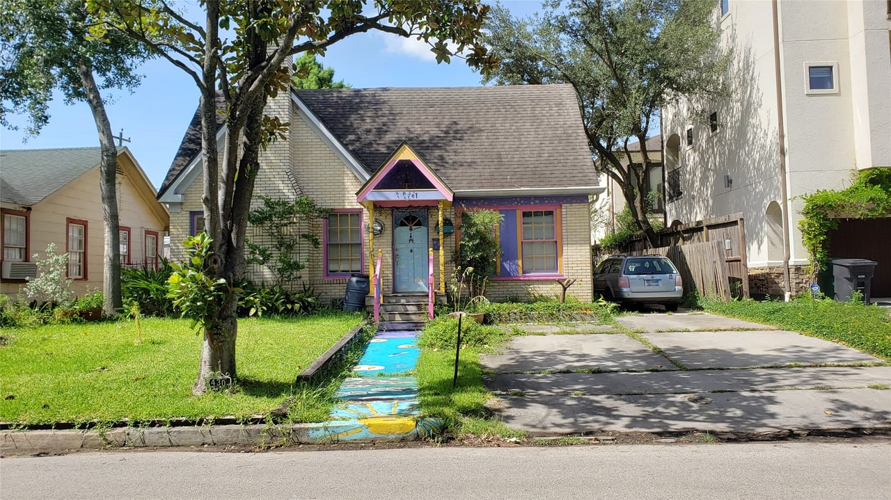 2430 Wroxton Rd