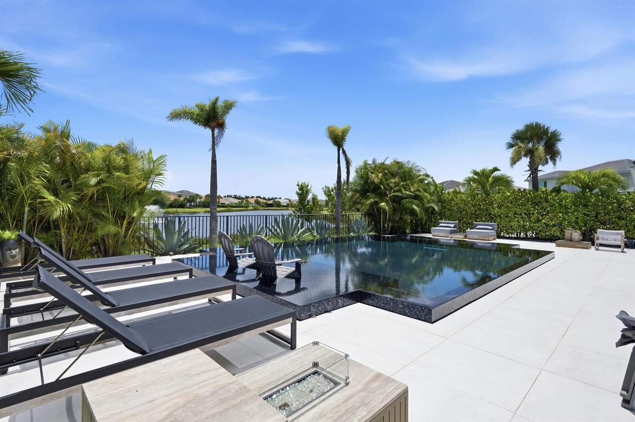 12269 Waterstone Cir