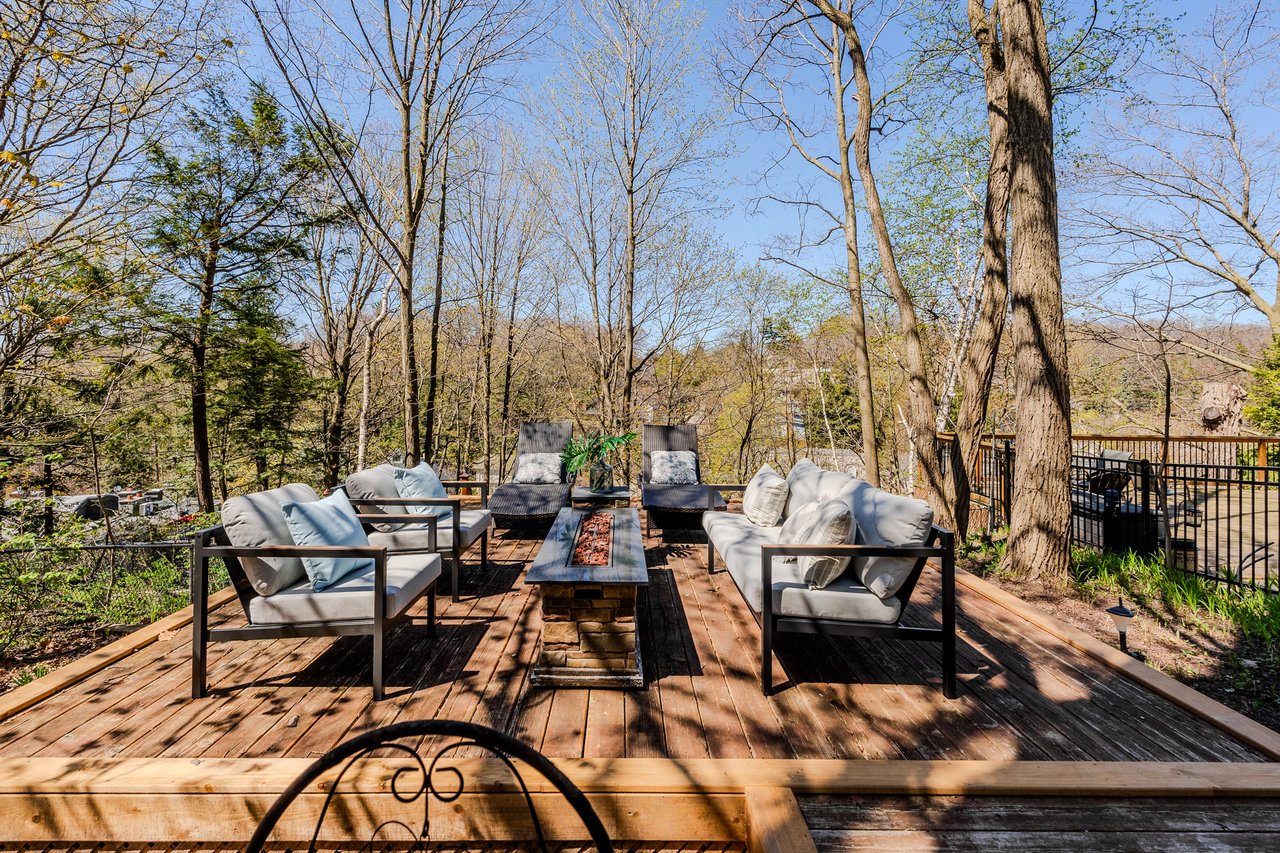 31 Fallingbrook Dr