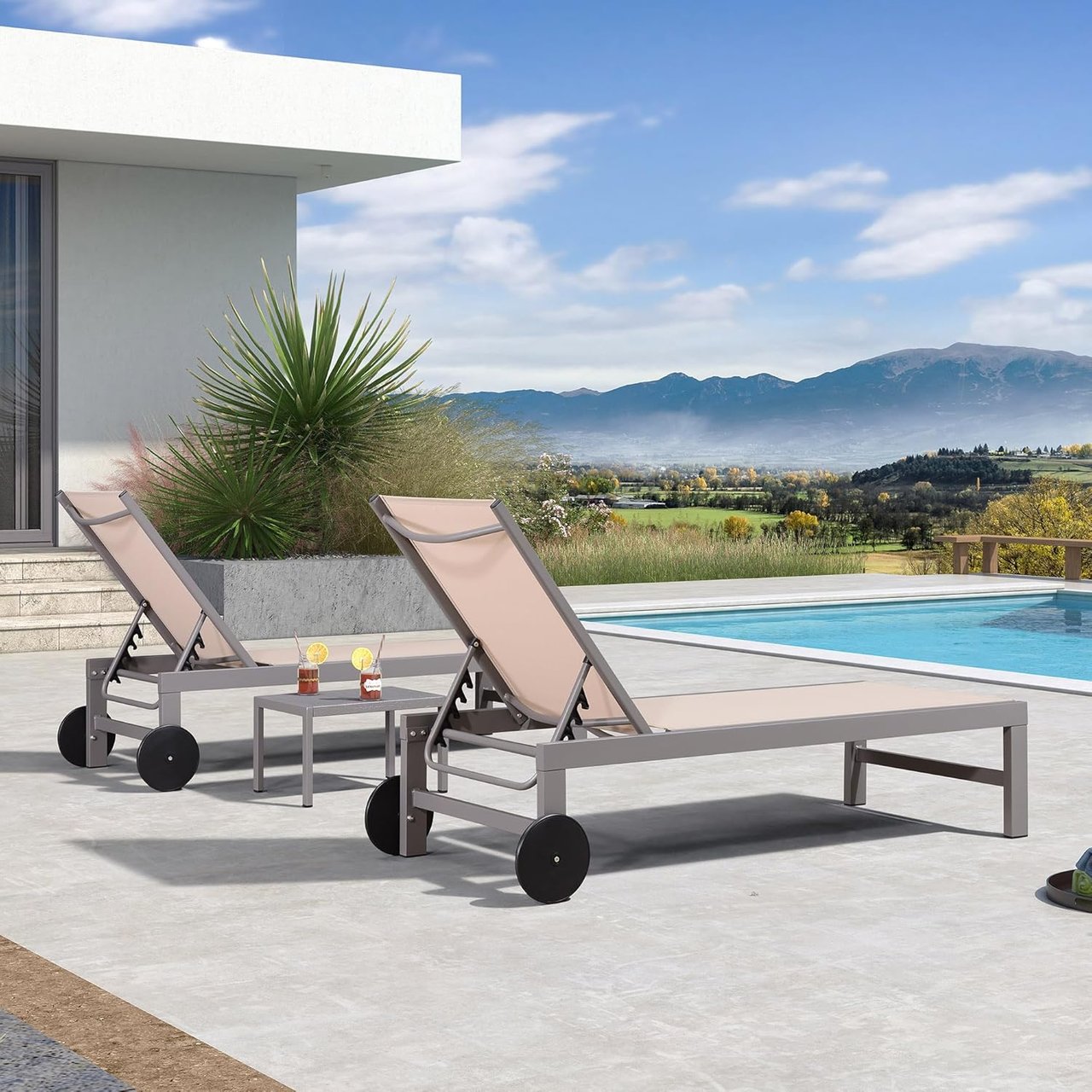 Outdoor Lounge Chair
