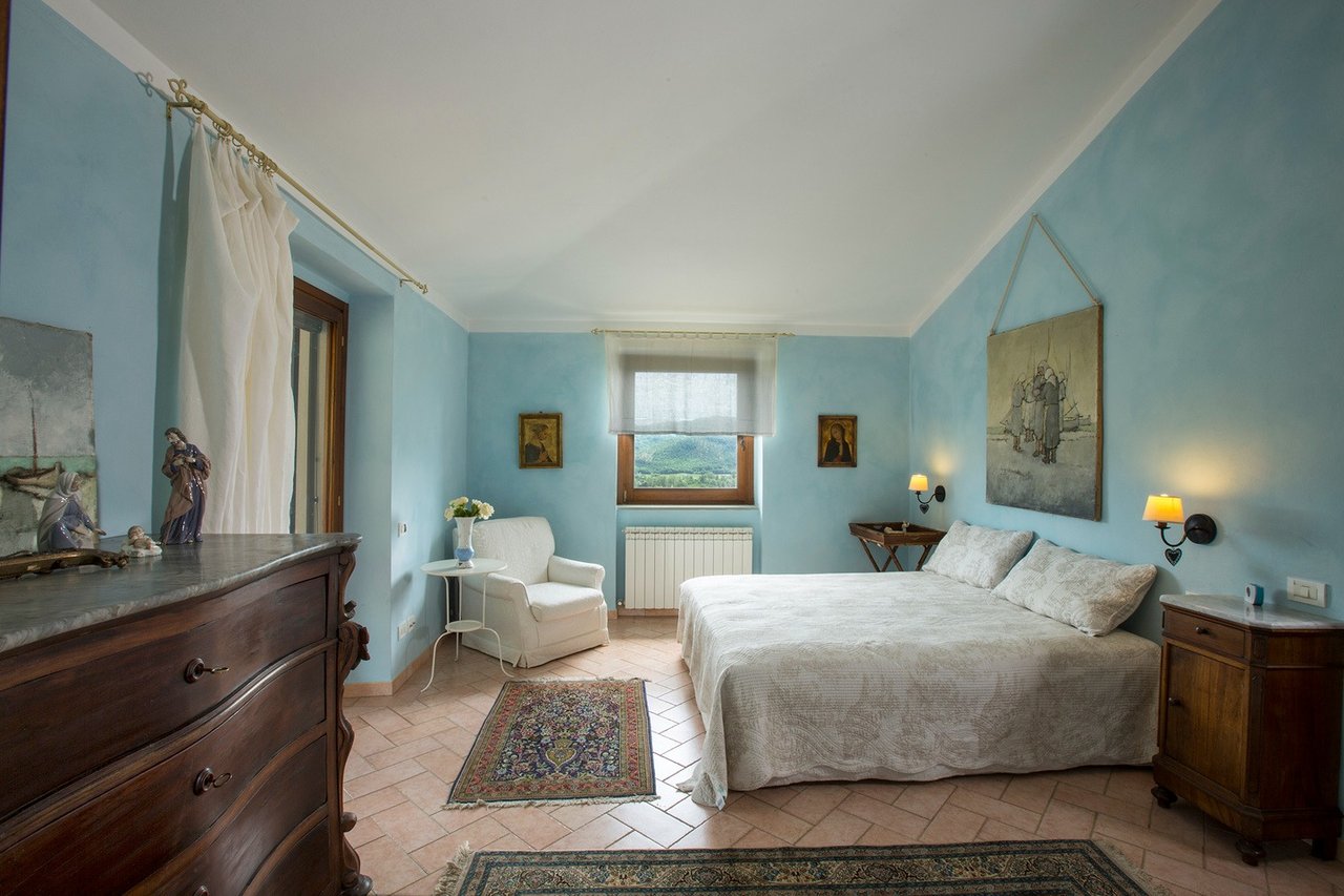 Hill Top Farmhouse with Swimming Pool