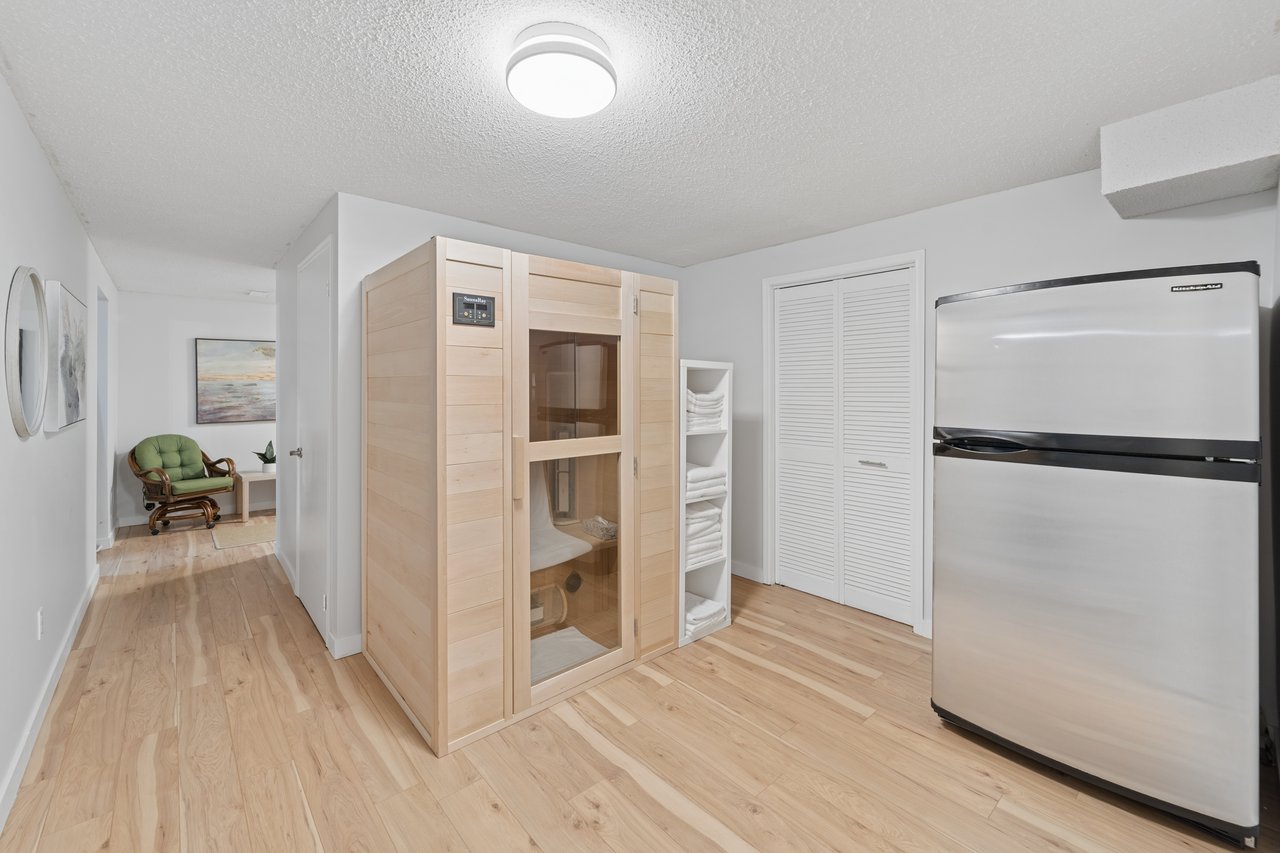 1156 Gloucester Square