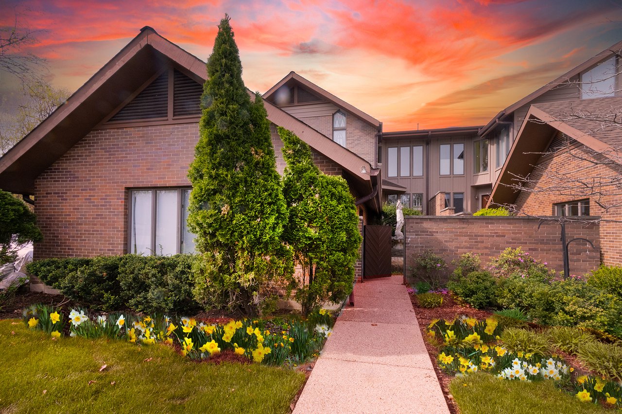 1210 Hawthorne Lane