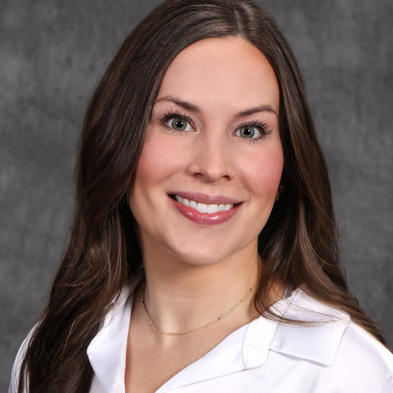 Chaya Blum Owatonna, MN Real Estate Agent Headshot	