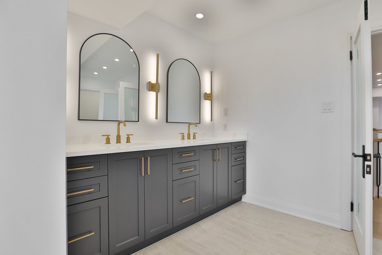 63 Tradewind Drive, Oakville