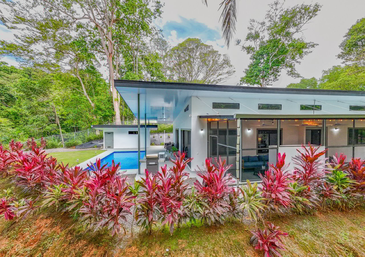 Modern 3-Bed Jungle Home with River and Pool in Cinco Ventanas Ojochal