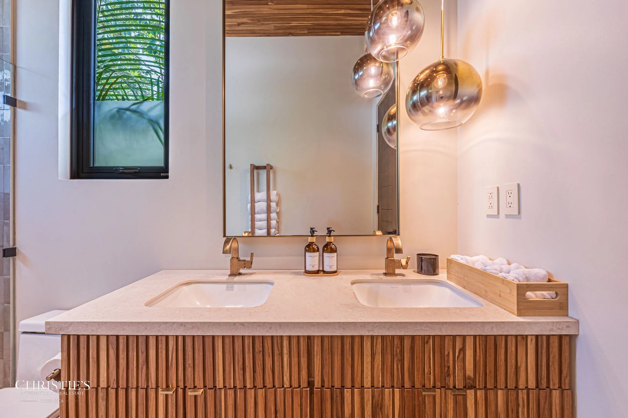 Majestic Cliff Residence Showcasing Spectacular Whitewater Views