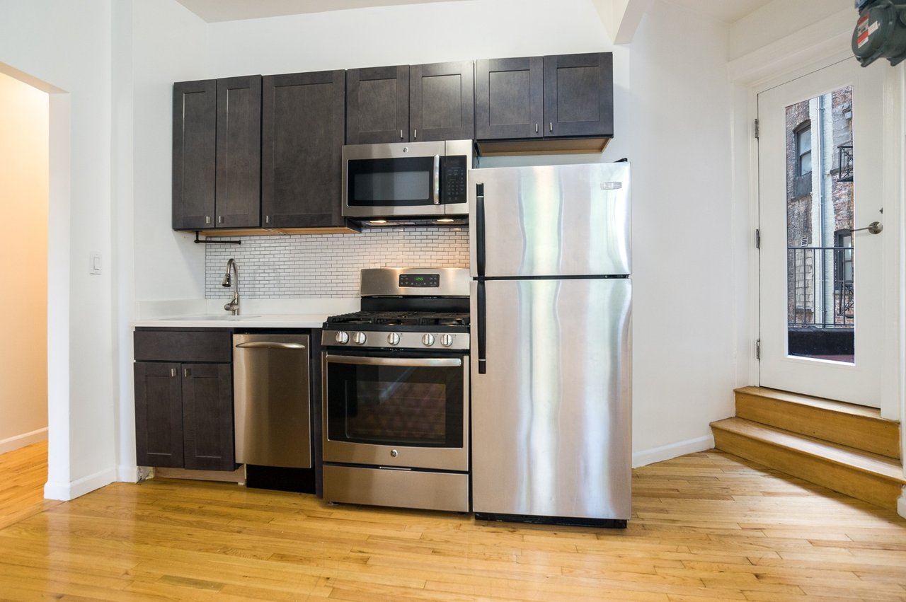 339 East 12th Street Unit: 8