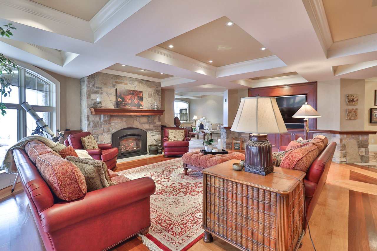 872 Whittier Cres