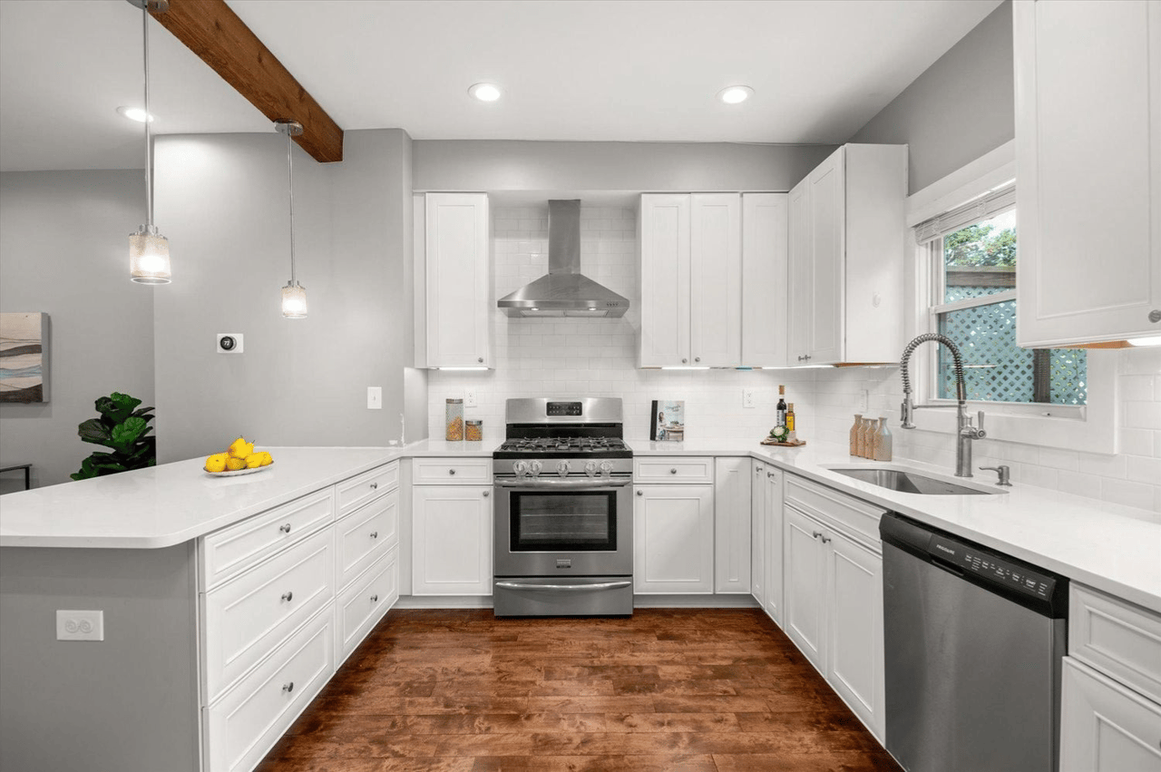 613 Longfellow St NW
