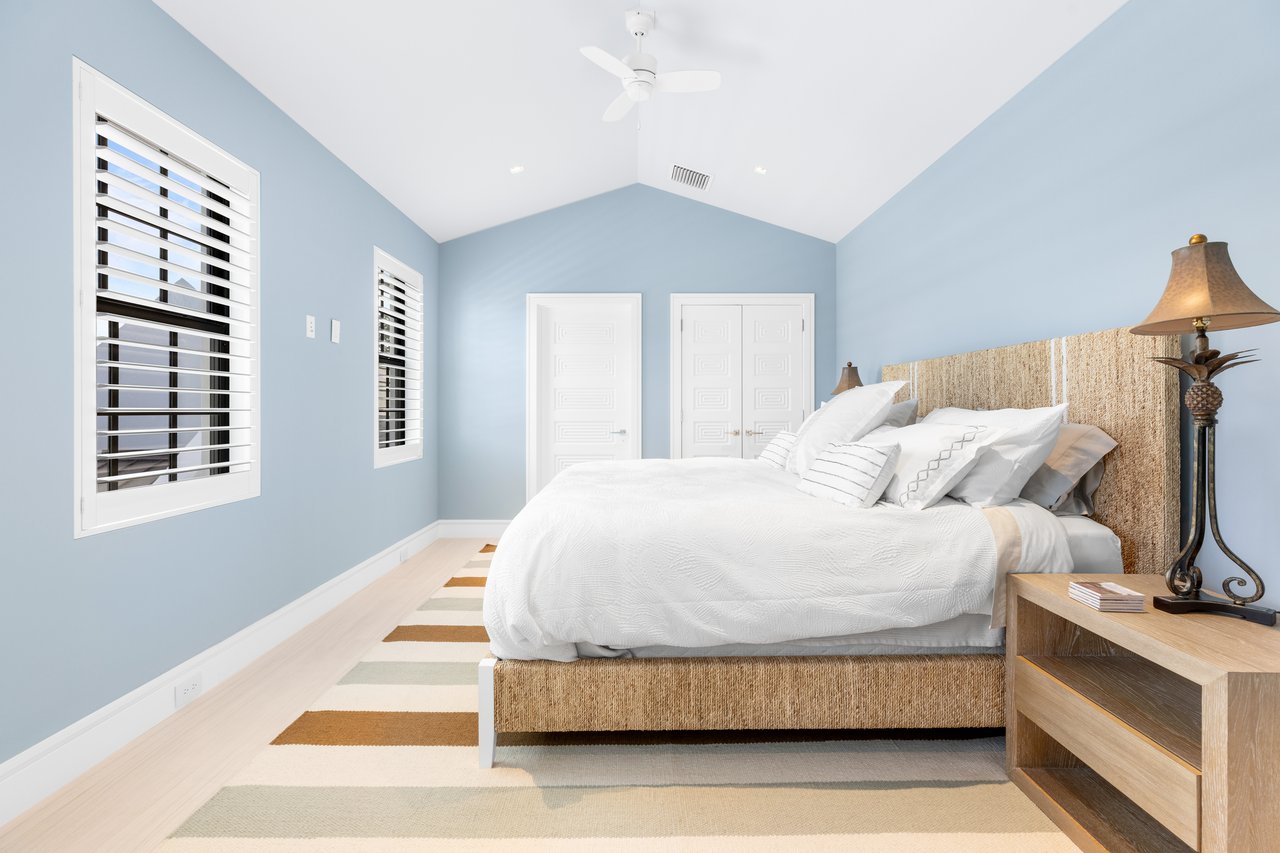 Dutch Colonial Direct Waterfront