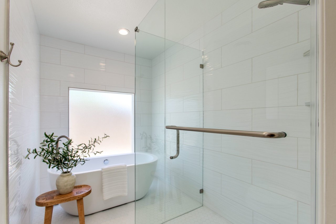 3020 E Mission Lane