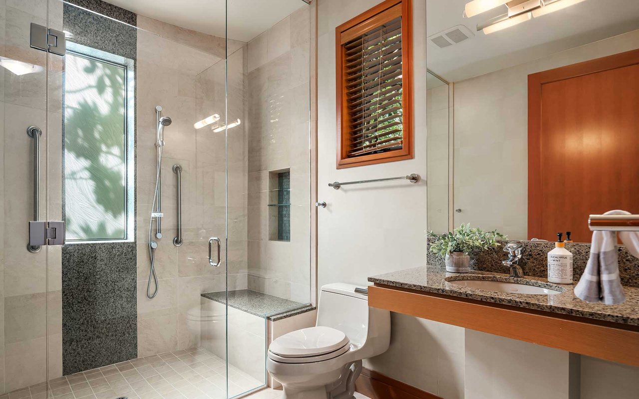 Northwest Contemporary Style on Mercer Island’s Cherished North End