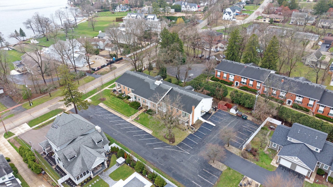 1305 W. Main St. Unit 202 Lake Geneva, WI 53147