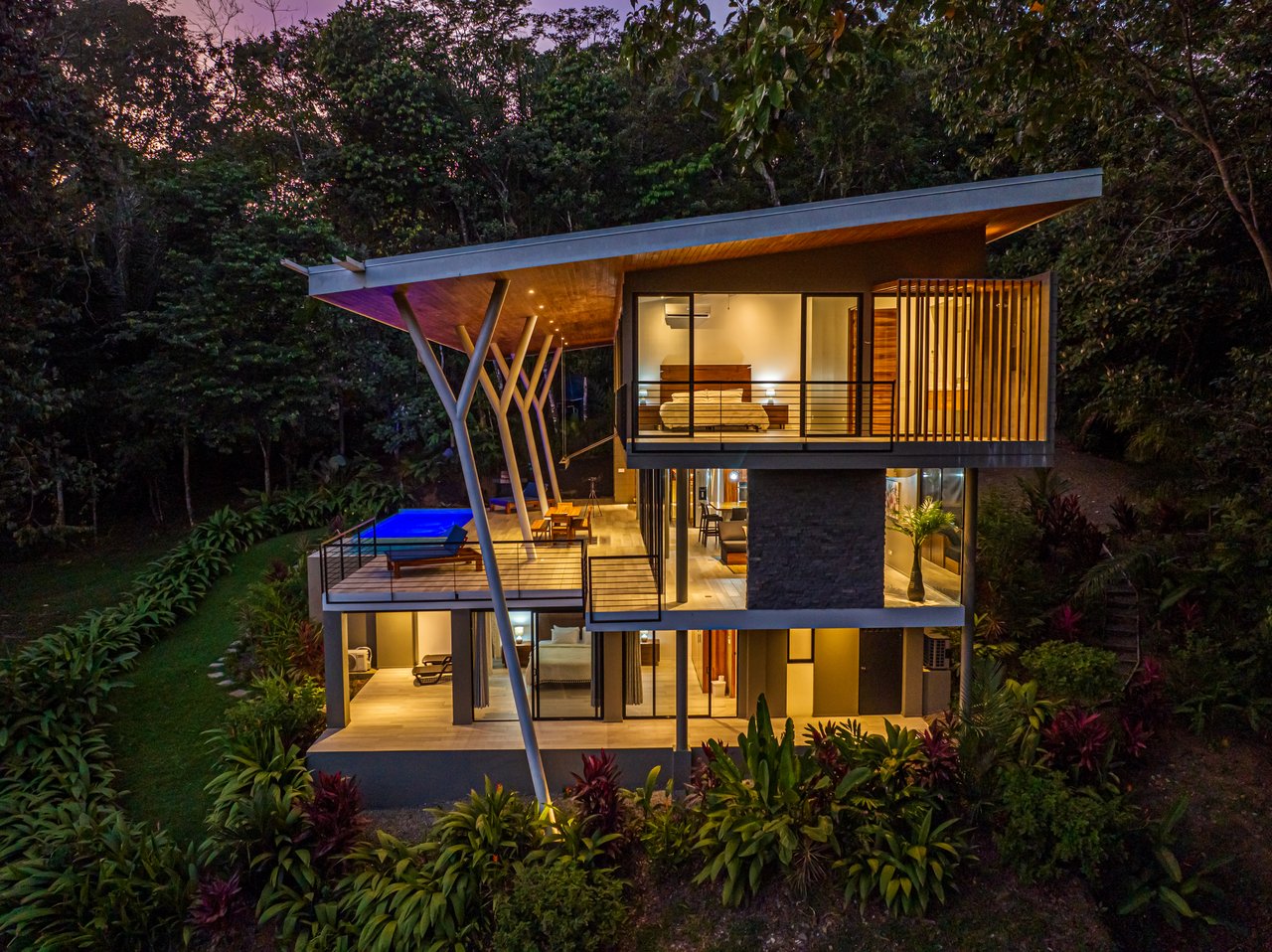 4 Bedroom Jungle Paradise with Ocean Views