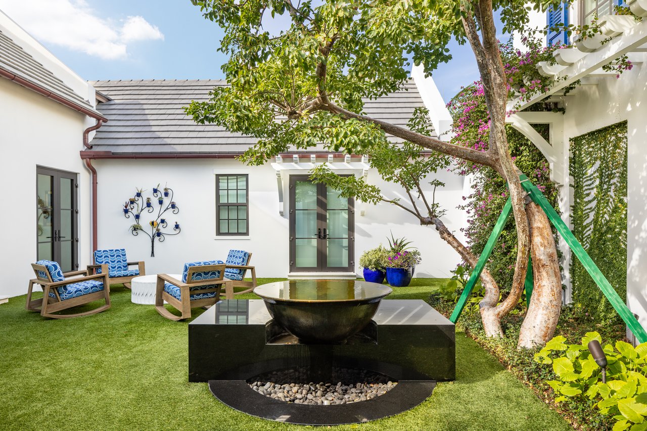 Dutch Colonial Direct Waterfront