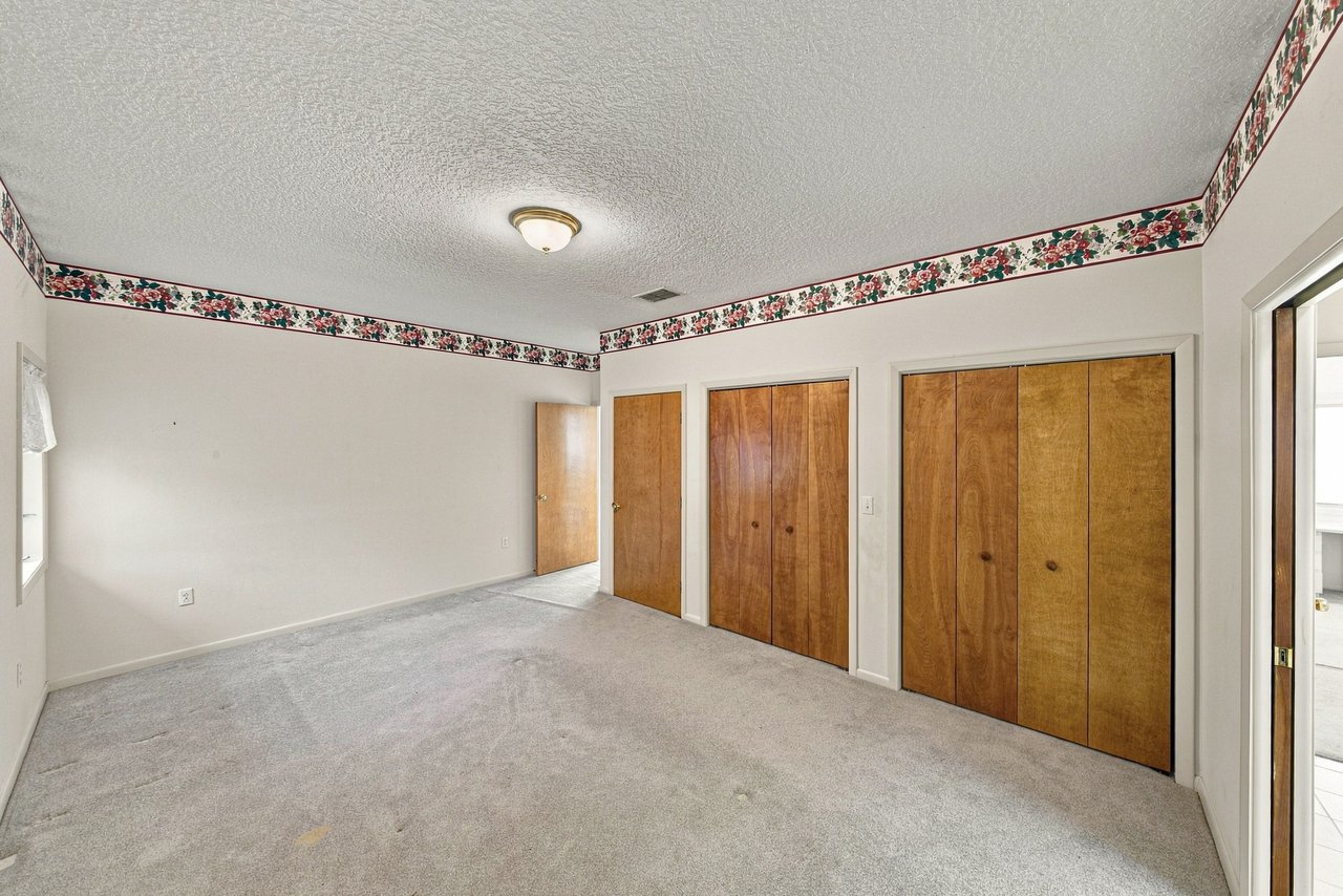 18728 LAKE IOLA RD