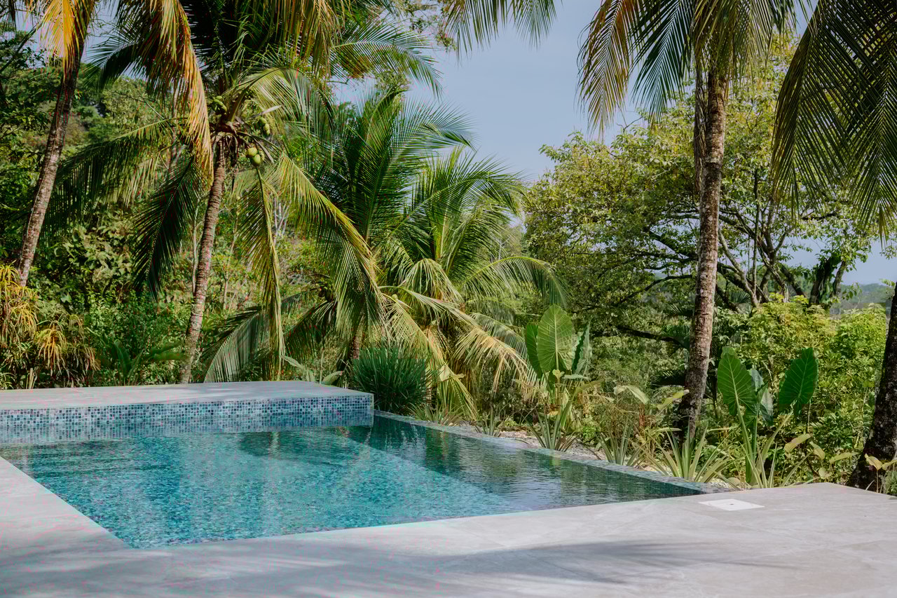Ocean Peek Paradise Villa - 3 Bed - 1 Bath With a Pool in Hatillo