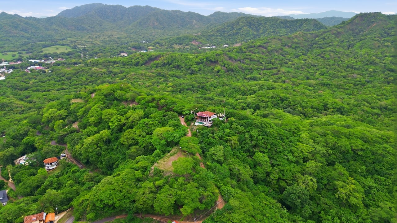 CASA EAGLE'S NEST - PALO VISTA - NEAR HUACAS
