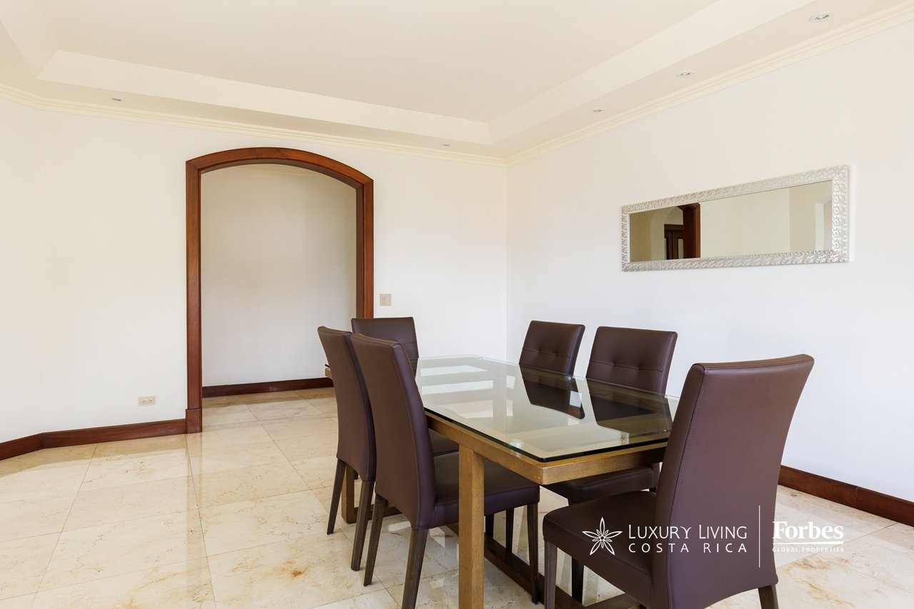 20336 - Luxury 5-bedroom home with an office and terrace in Cerro Alto, Escazú