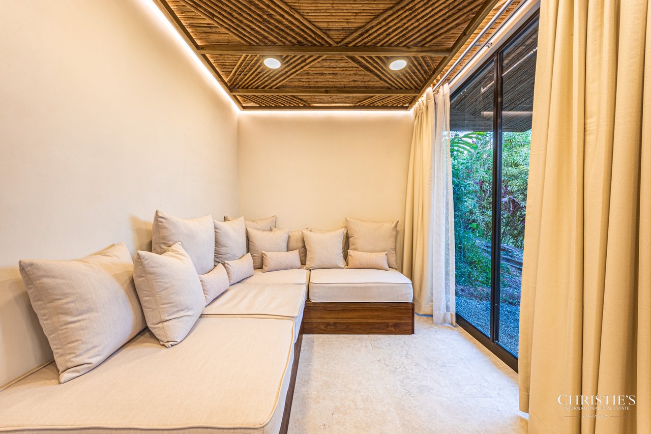 Luxury Hotel Boutique with Ocean Views | Walking distance to the beach | 13.2 Acres