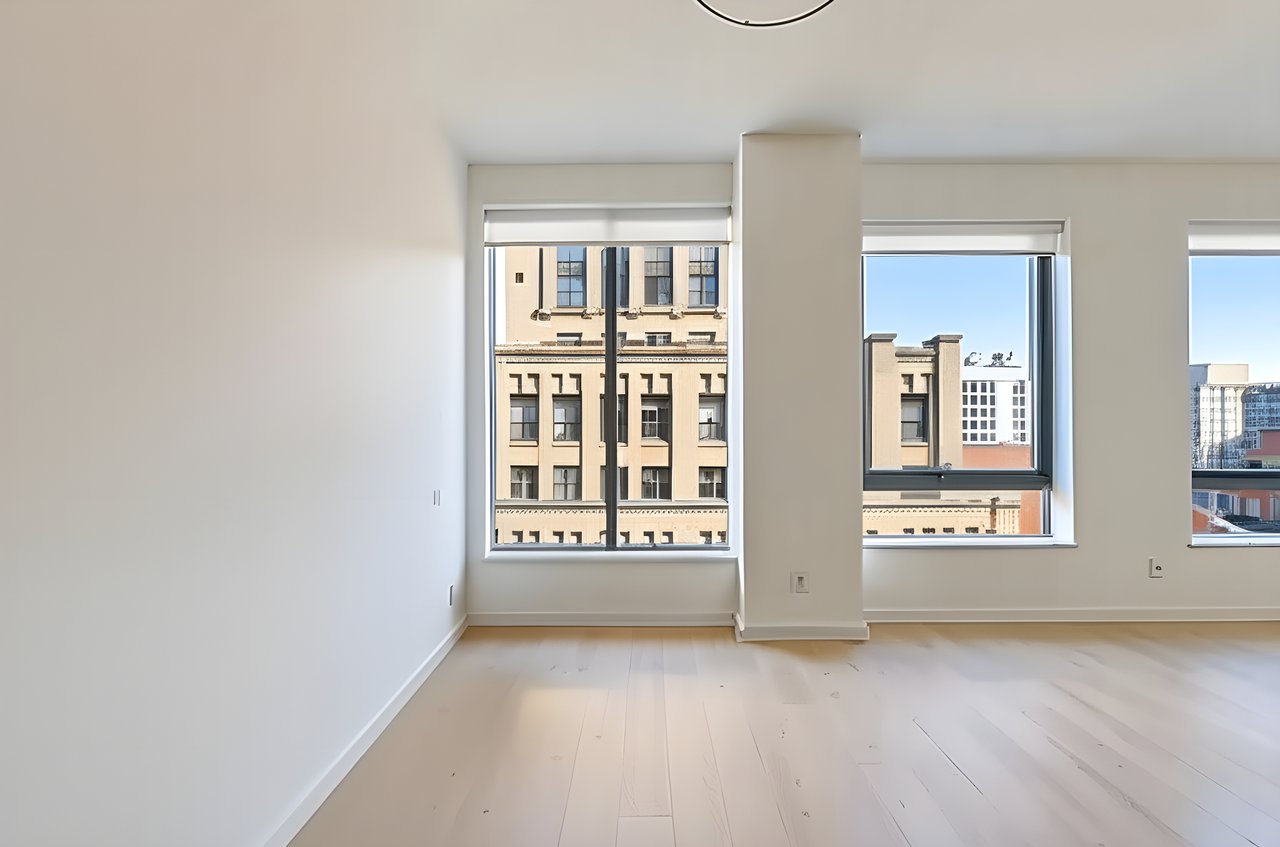 Loft-style 1 Bed | 1.5 Bath Full Service Condo in Gramercy