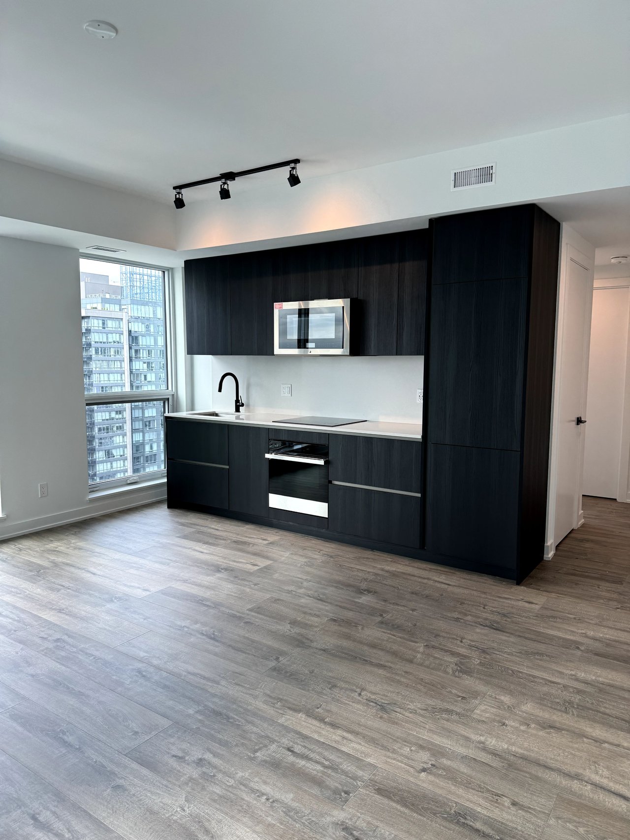 327 King Street W Unit: 4105